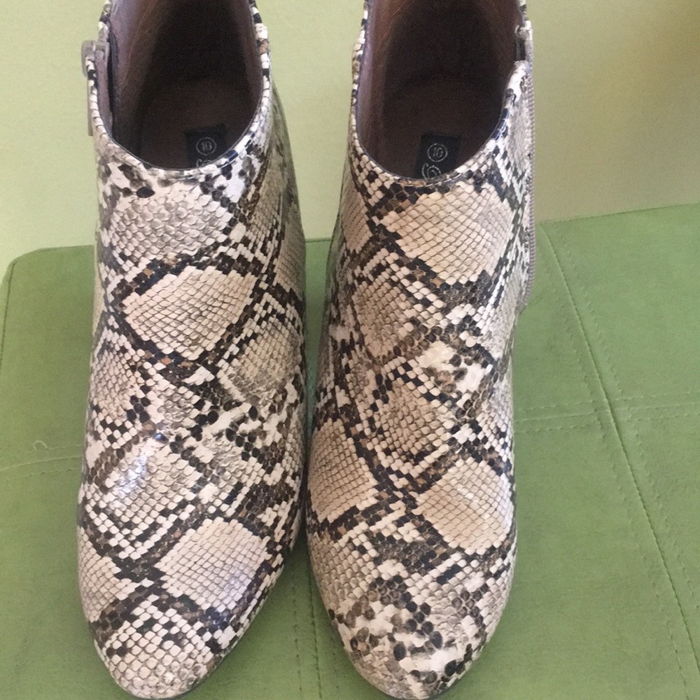 Ladies python print booties - Picture 3 of 6